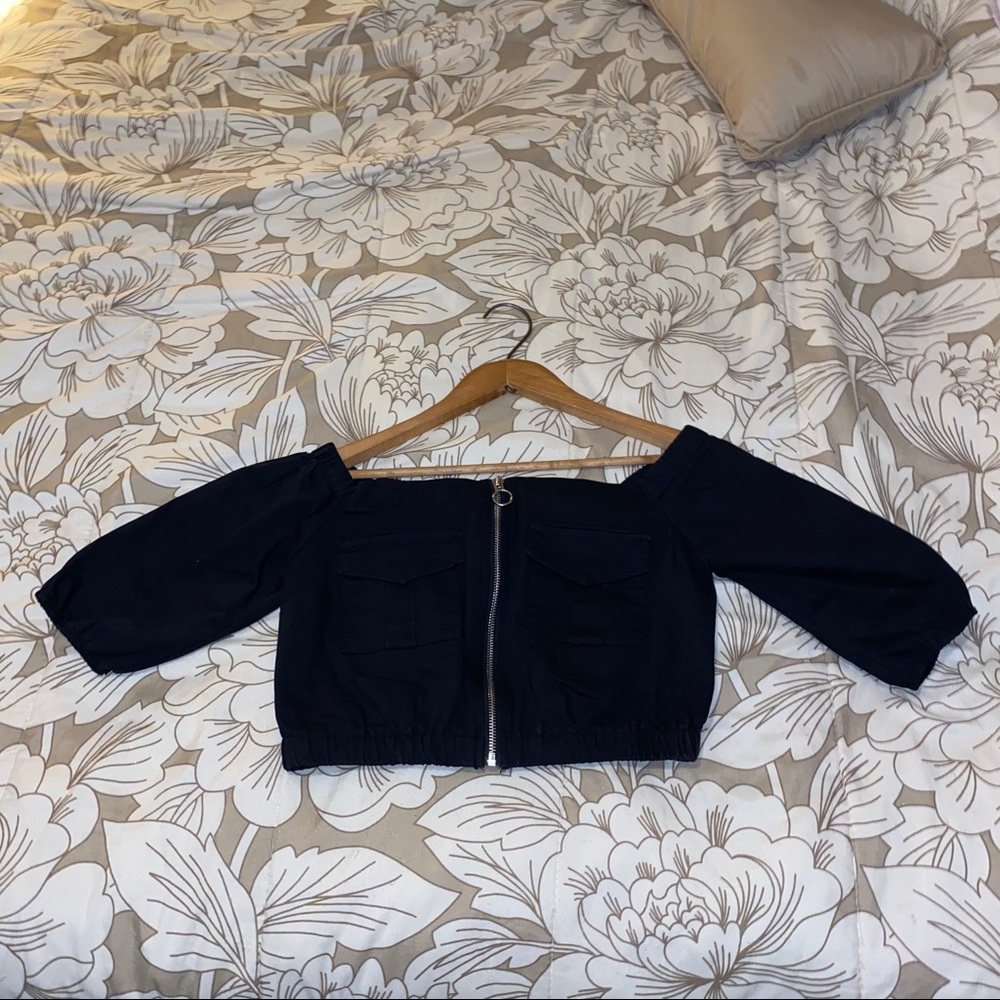 Off Shoulder Zip up Crop Top